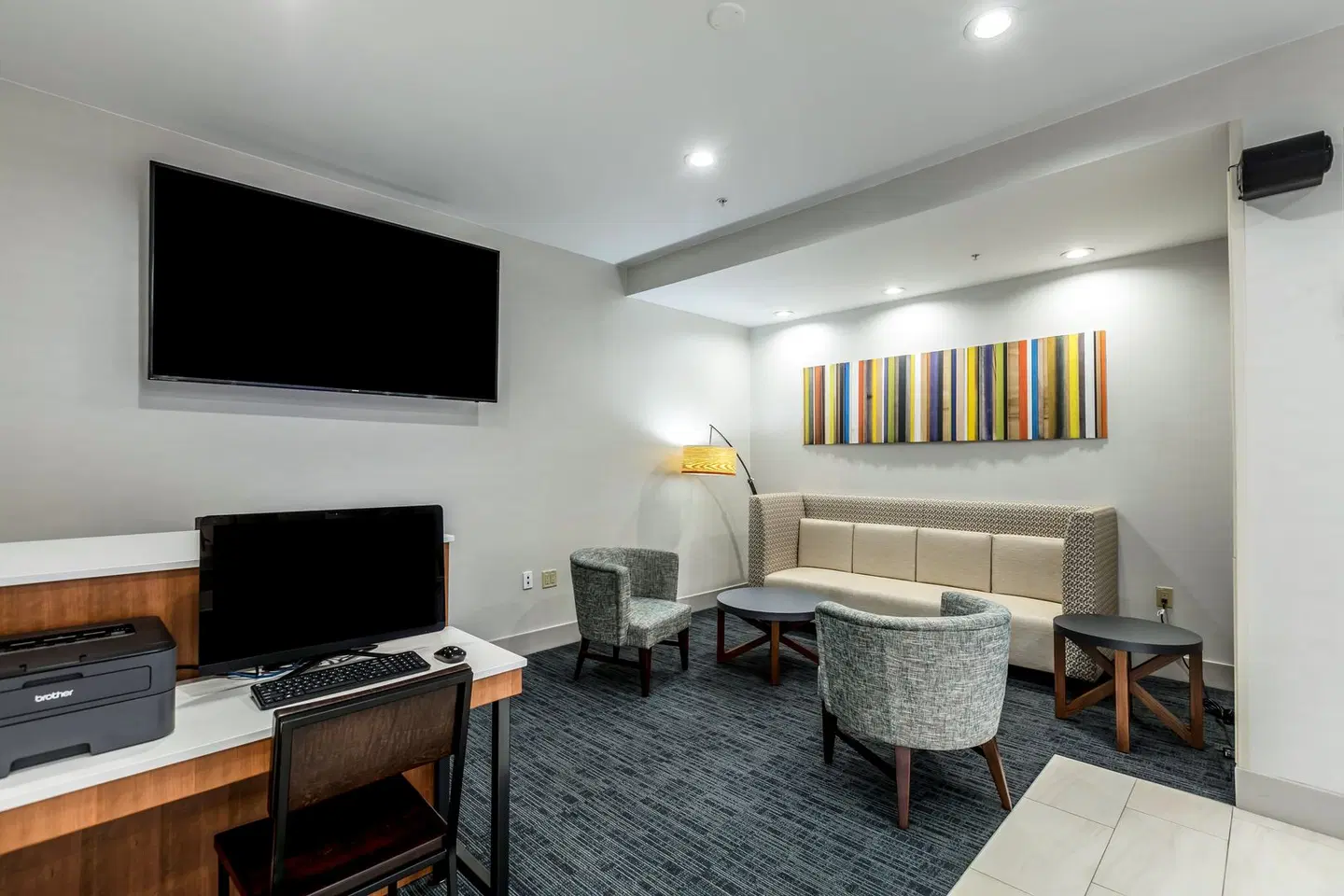 Holiday Inn Express & Suites Jersey City North - Hoboken by IHG LOUNGE_LOBBY