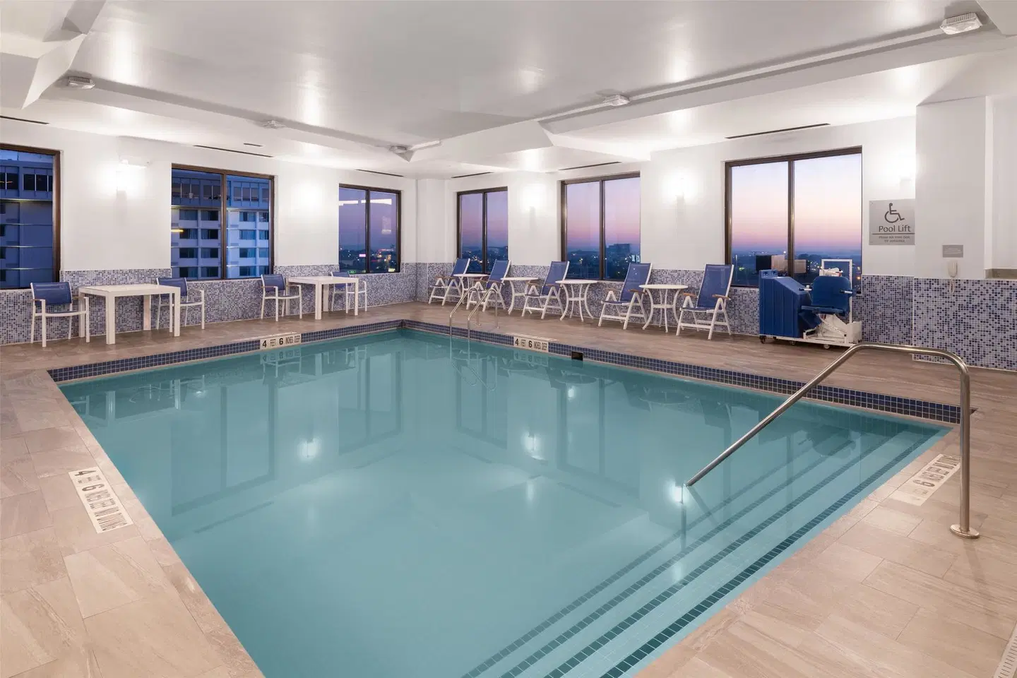 Best Western Premier NYC Gateway Hotel Hallenbad