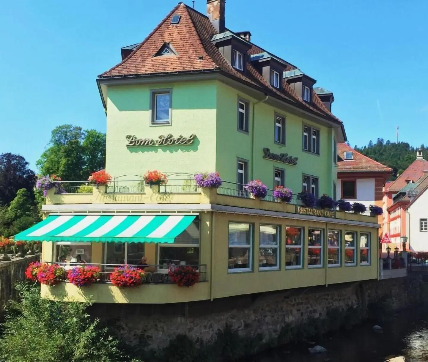 Dom-Hotel EXTERIOR