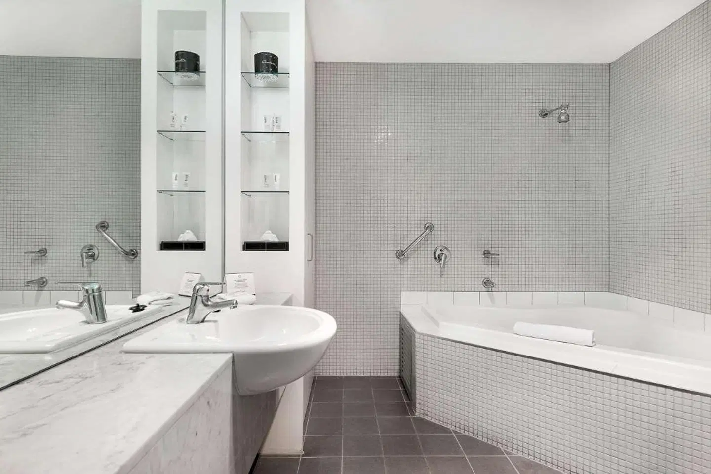 Melbourne CBD Central Apartment Hotel Badezimmer