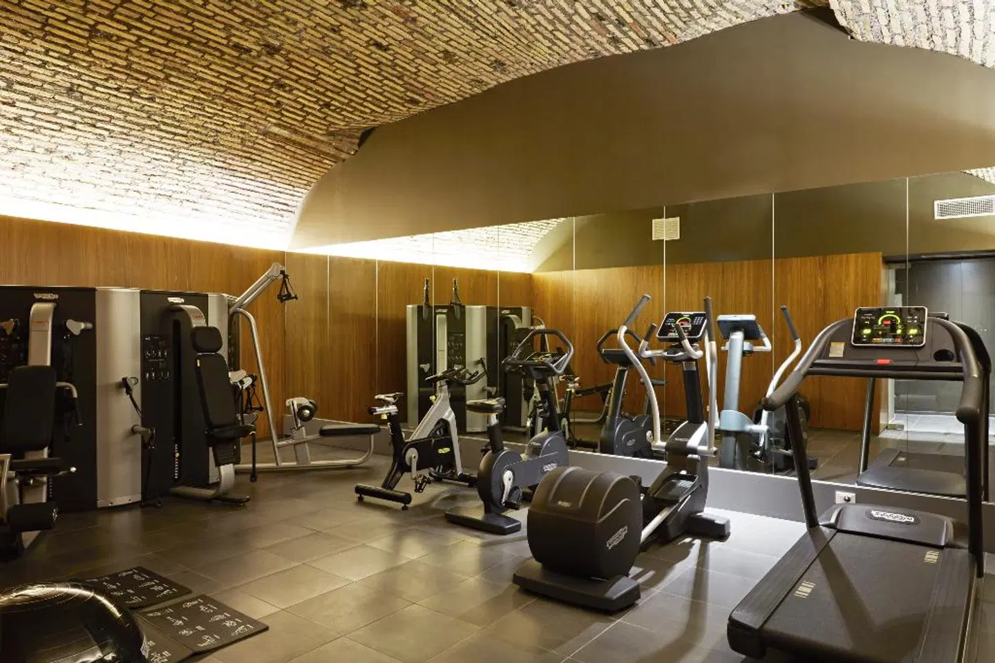 Hotel The Building SPORTS_AND_LEISURE