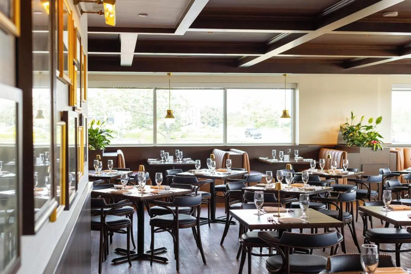 La Mer Beachfront Inn Restaurant