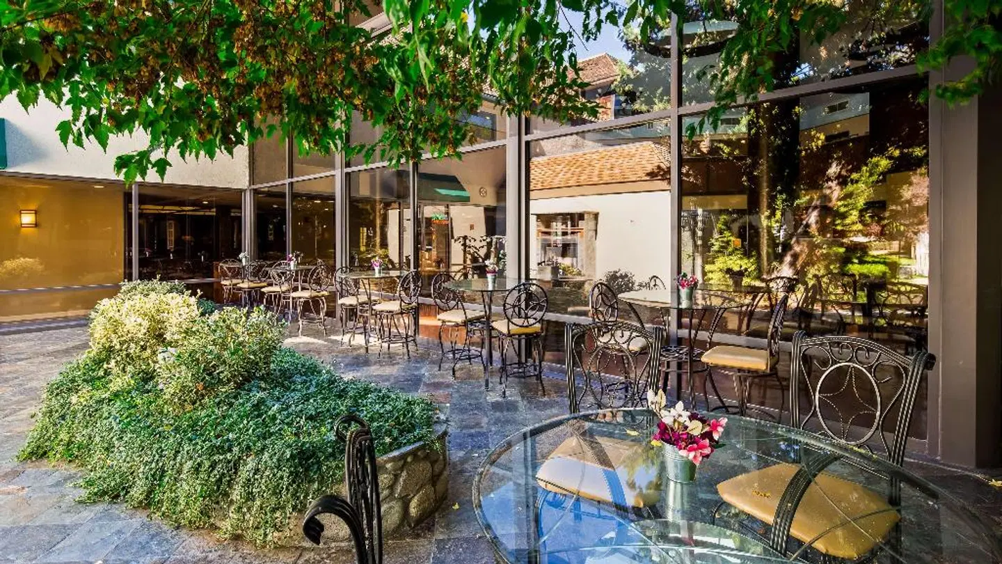 Best Western Airport Plaza Hotel Terrasse