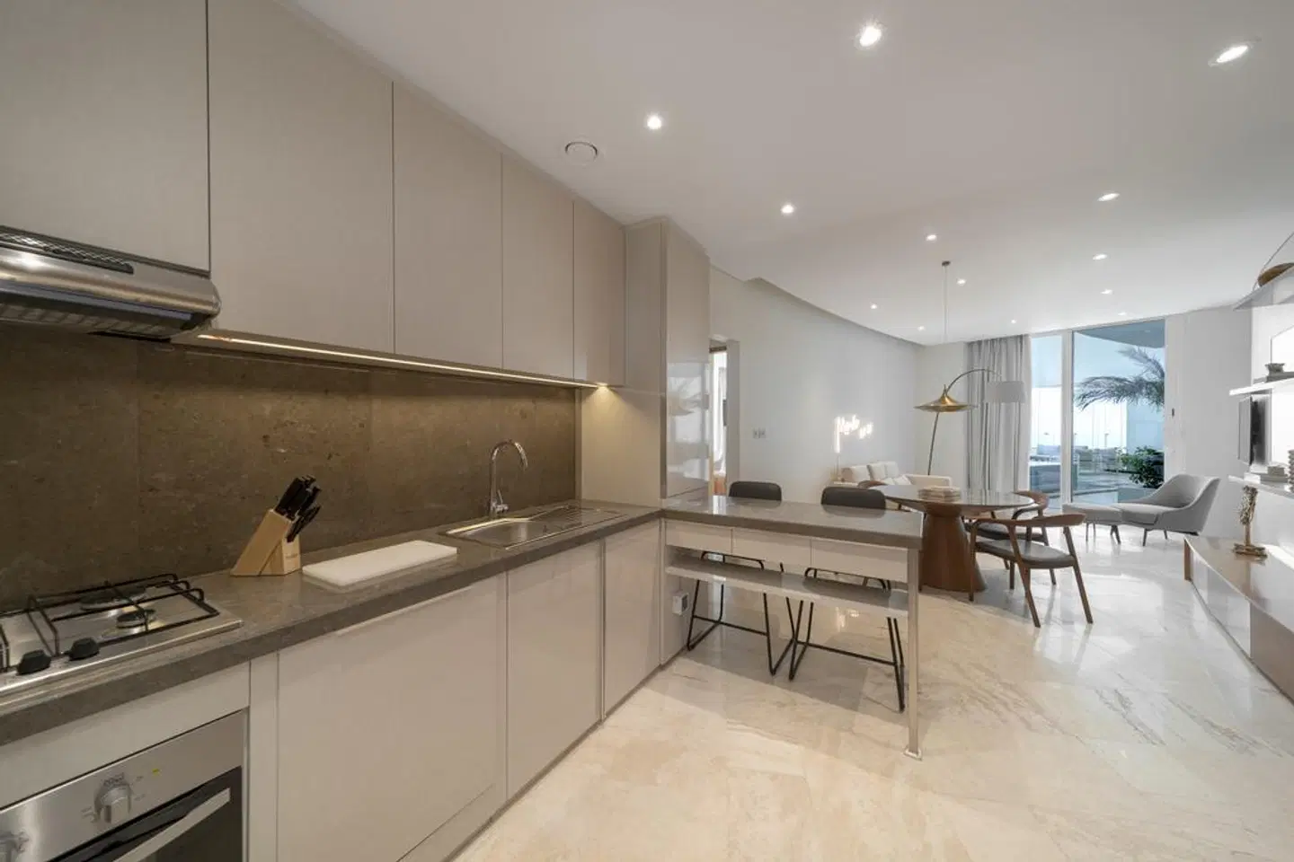 Five Jumeirah Village Badezimmer