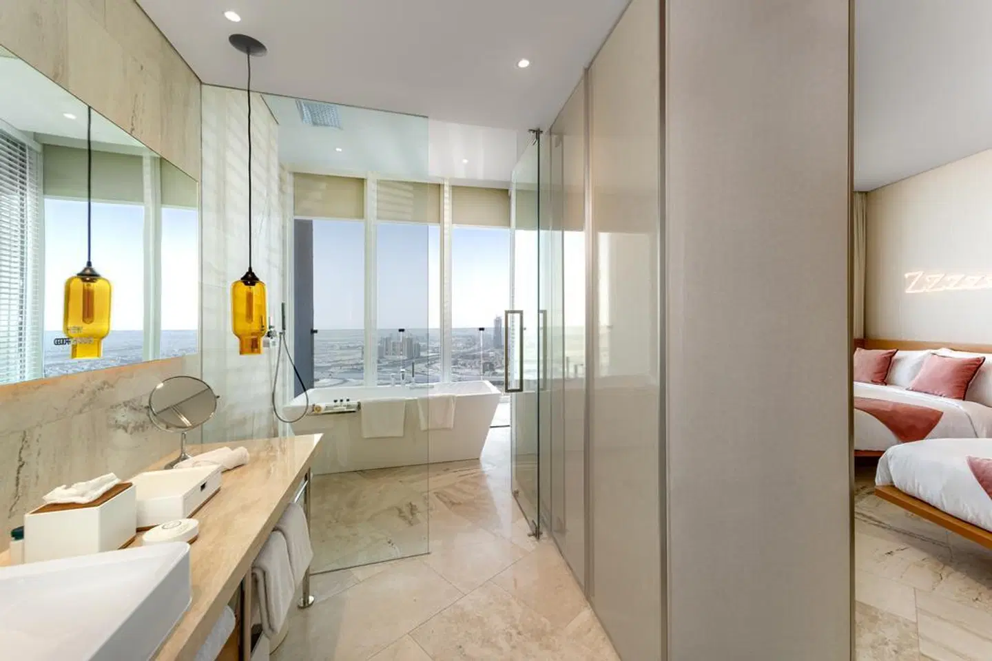 Five Jumeirah Village Badezimmer