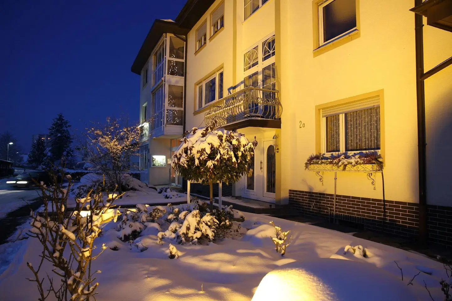 Anika EXTERIOR