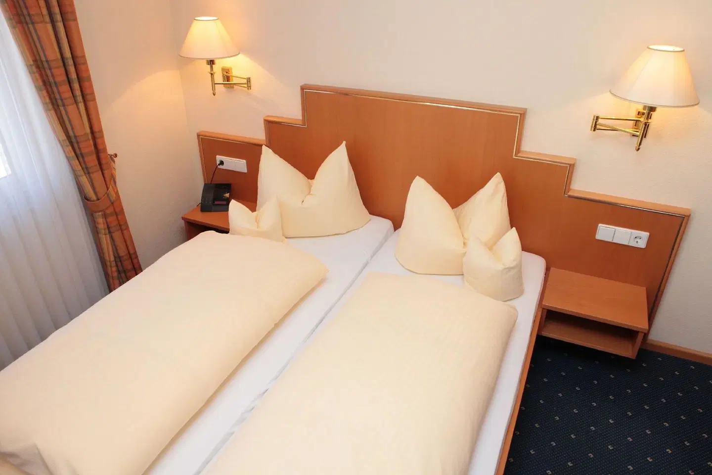 Anika ROOM_EXAMPLE