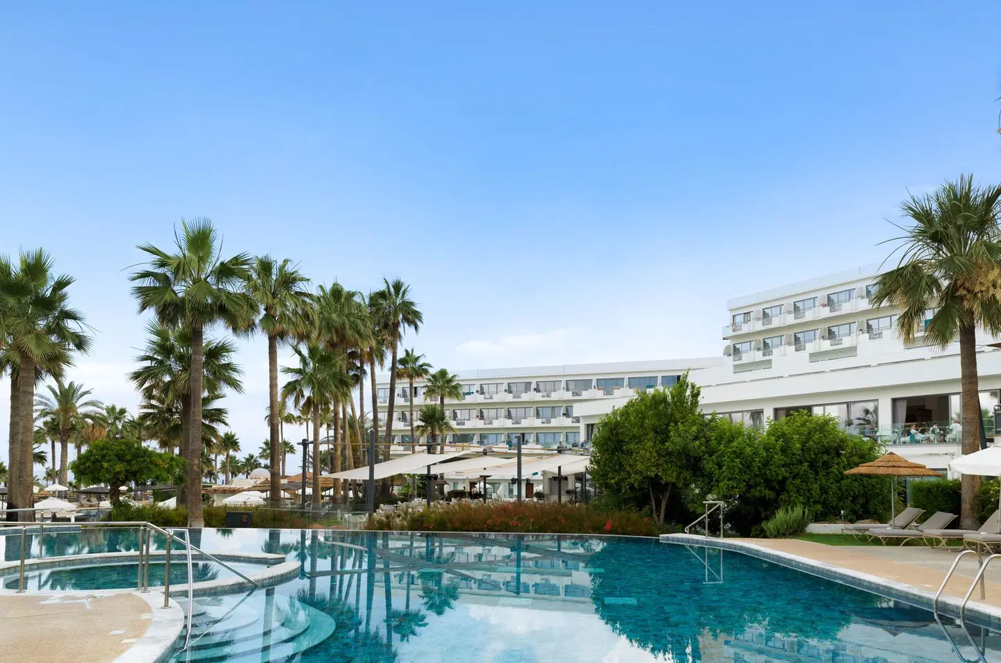 St. George Beach Hotel & Spa Resort OUTDOOR_POOL