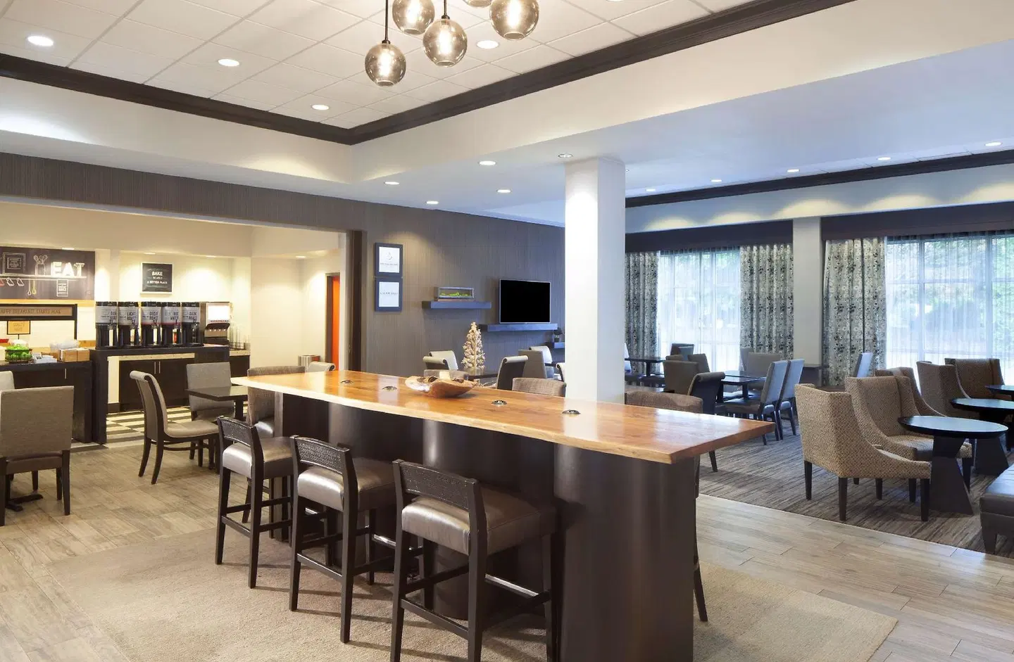 Hampton Inn Parsippany Bar
