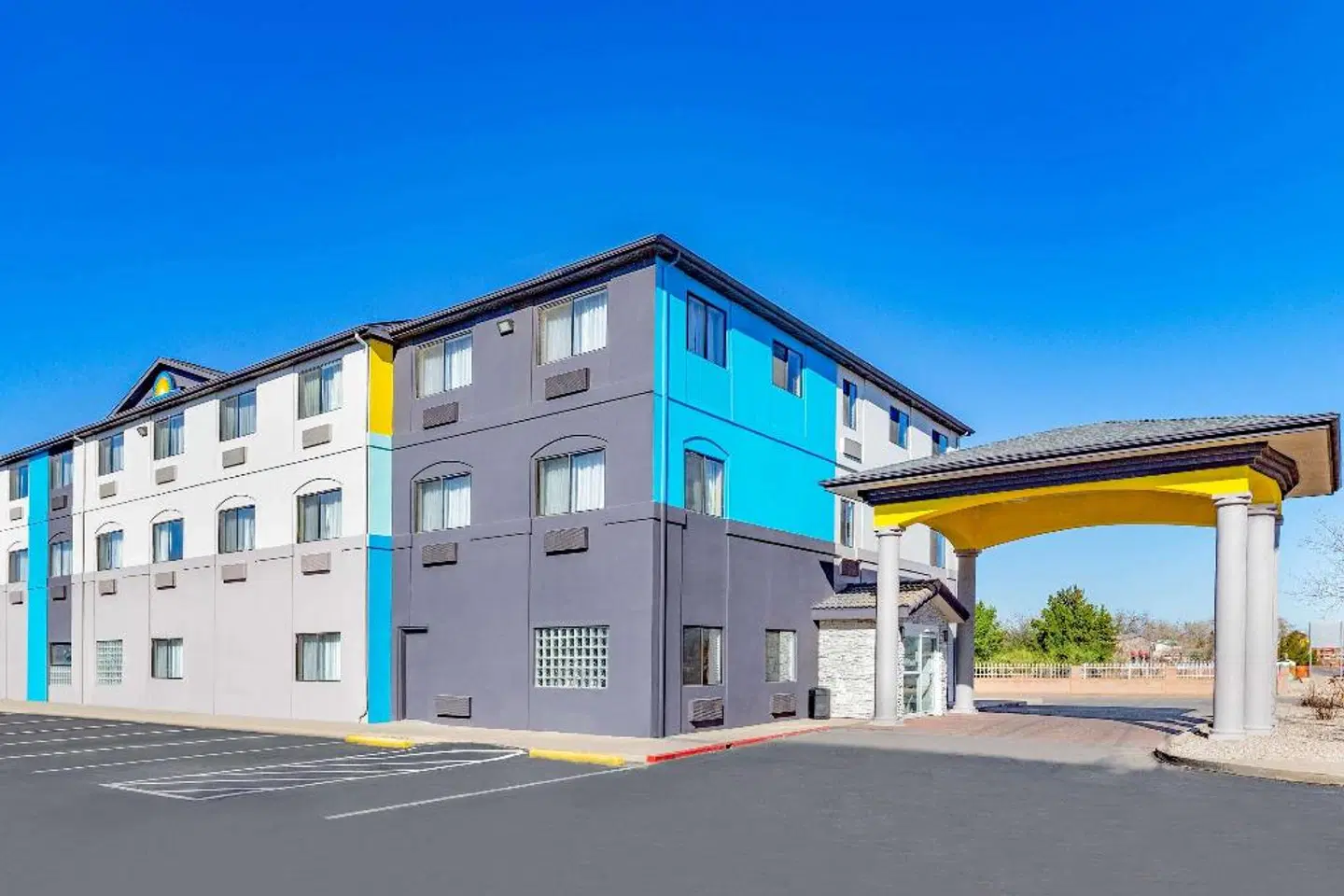 Days Inn by Wyndham Bernalillo EXTERIOR