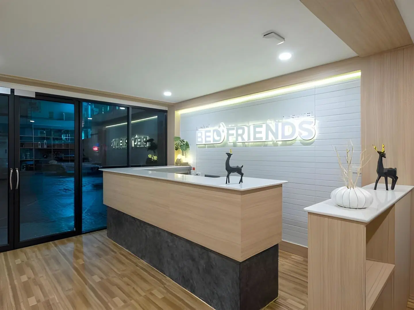 BED-FRIENDS POSHTEL HEALTH_BEAUTY