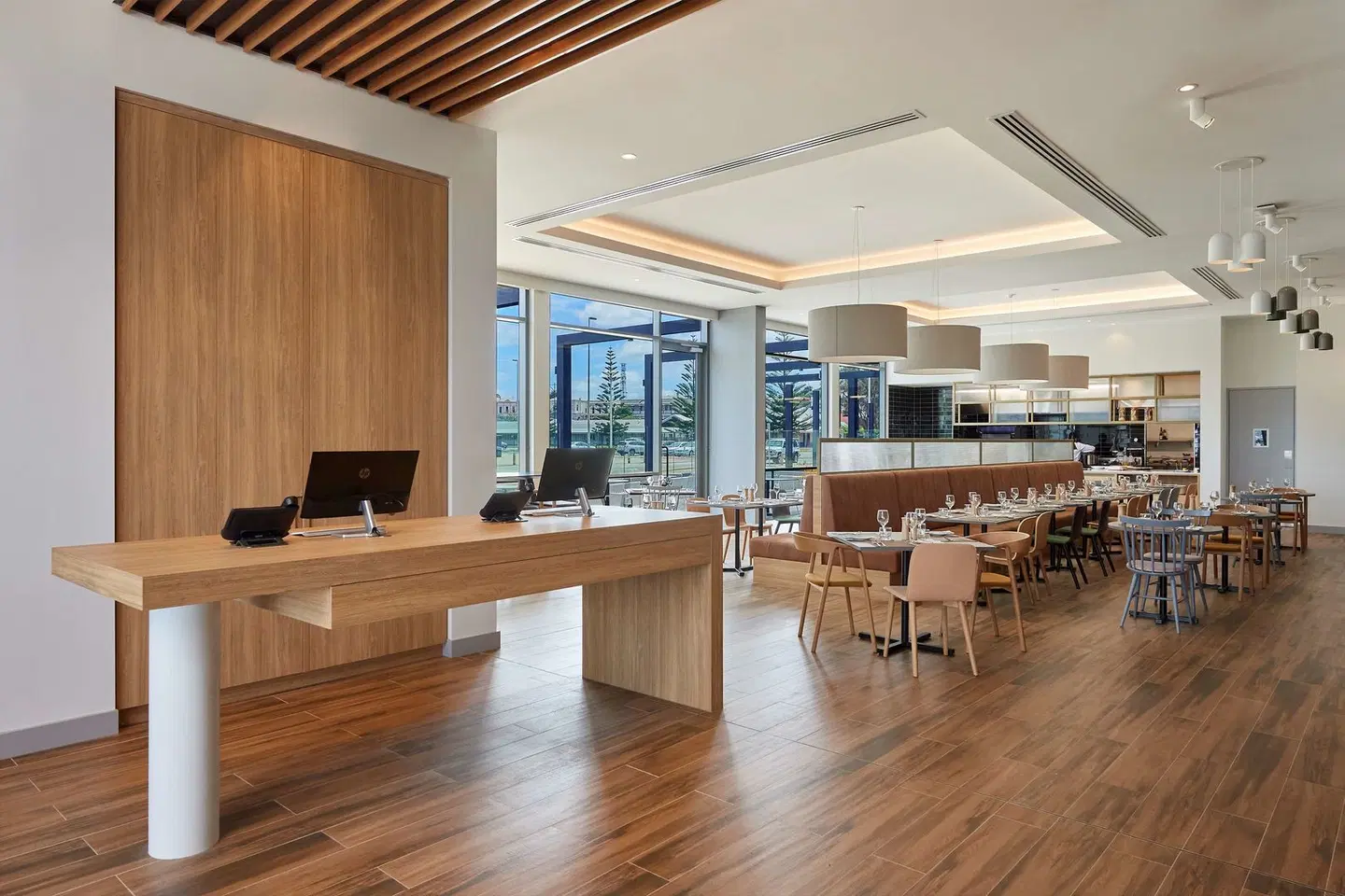 Hilton Garden Inn Albany Bar