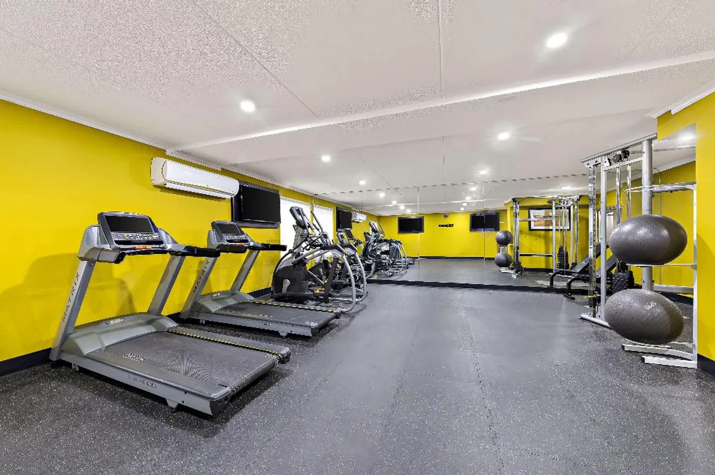 Best Western Plus Toronto North York Hotel & Suites SPORTS_AND_LEISURE