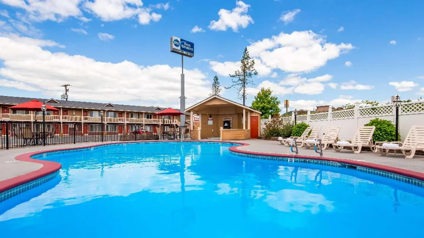 Best Western Garden Villa Inn OUTDOOR_POOL