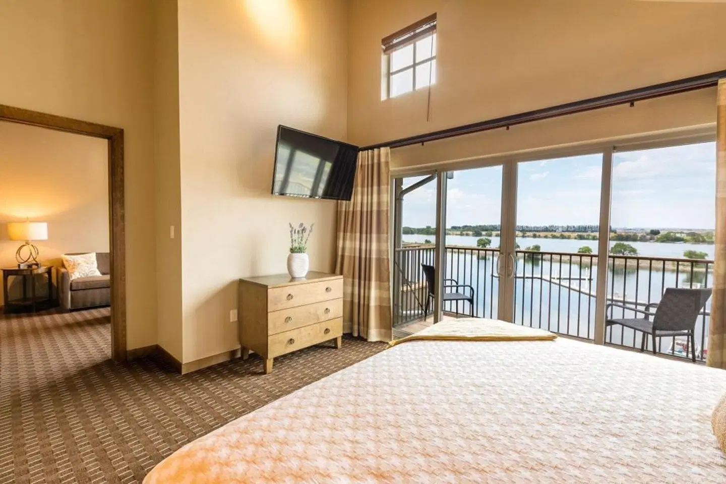 The Lodge at Columbia Point ROOM_EXAMPLE