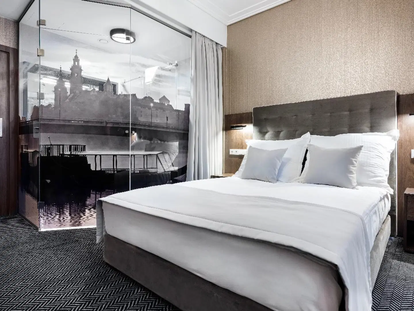 Logos ROOM_EXAMPLE