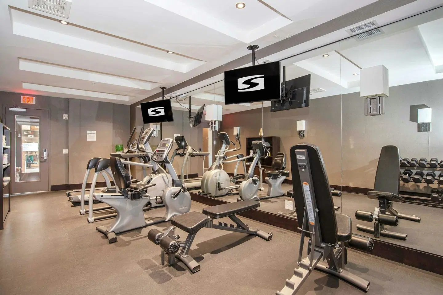 Sandman Hotel Oakville SPORTS_AND_LEISURE