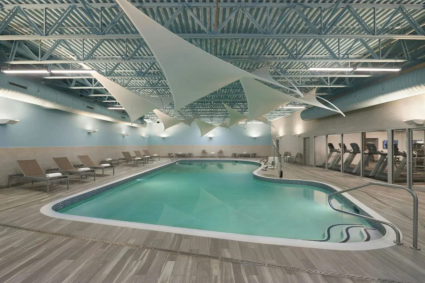 Courtyard by Marriott Oshawa Hallenbad