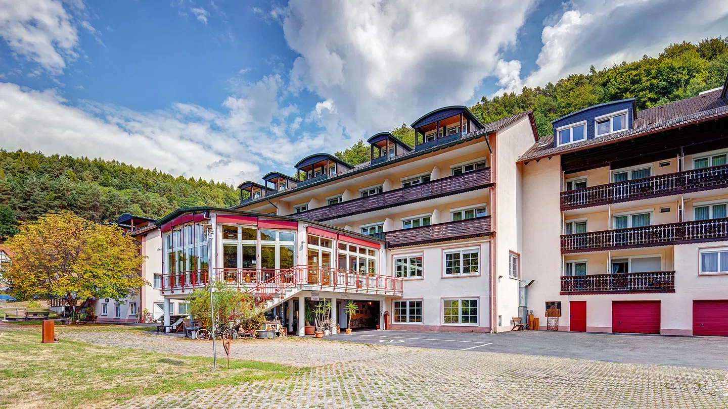 Christel EXTERIOR
