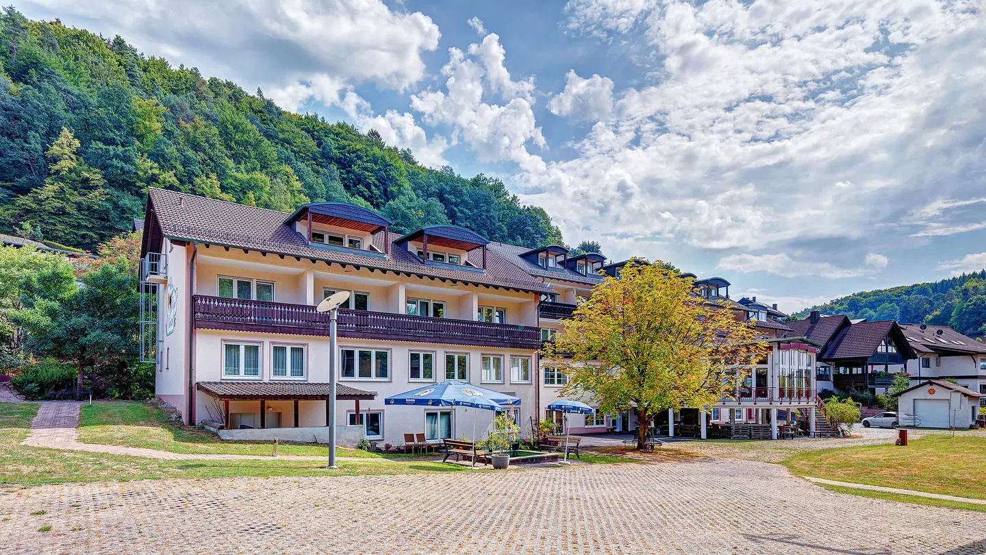 Christel EXTERIOR