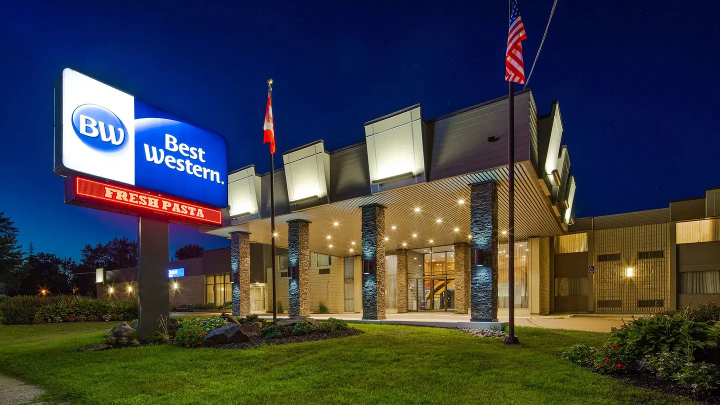 Best Western North Bay Hotel & Conference EXTERIOR