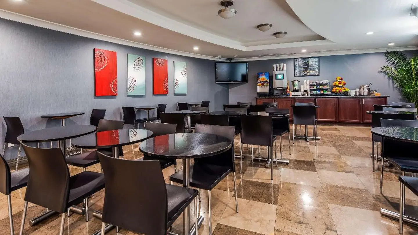 Best Western PLUS Avita Suites Bar