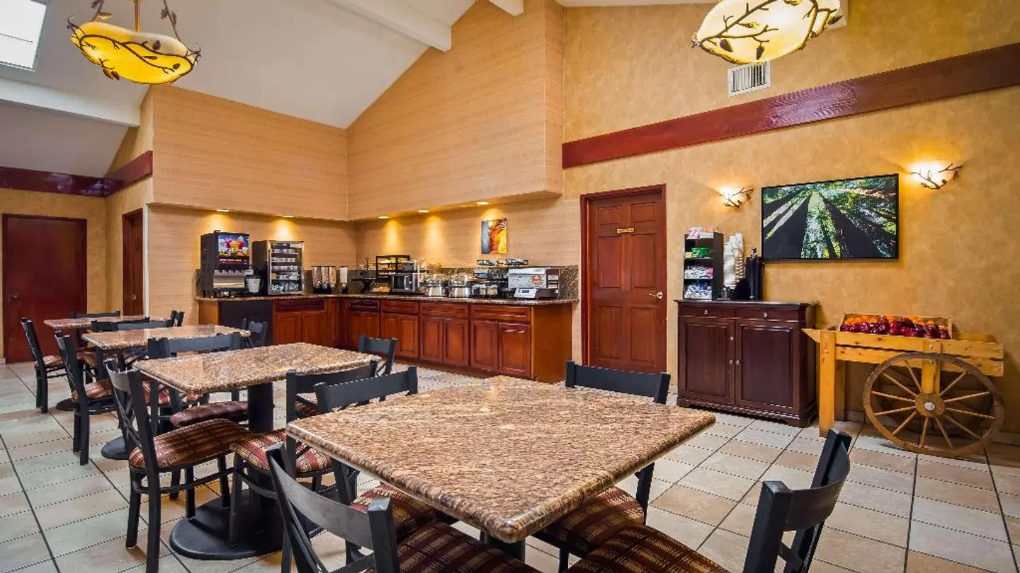 Best Western PLUS Forest Park Inn ROOM_EXAMPLE
