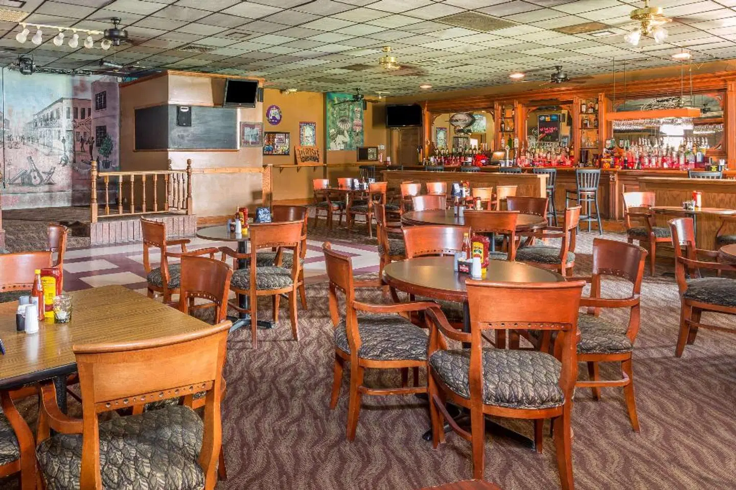 Ramada Inn Houma Bar