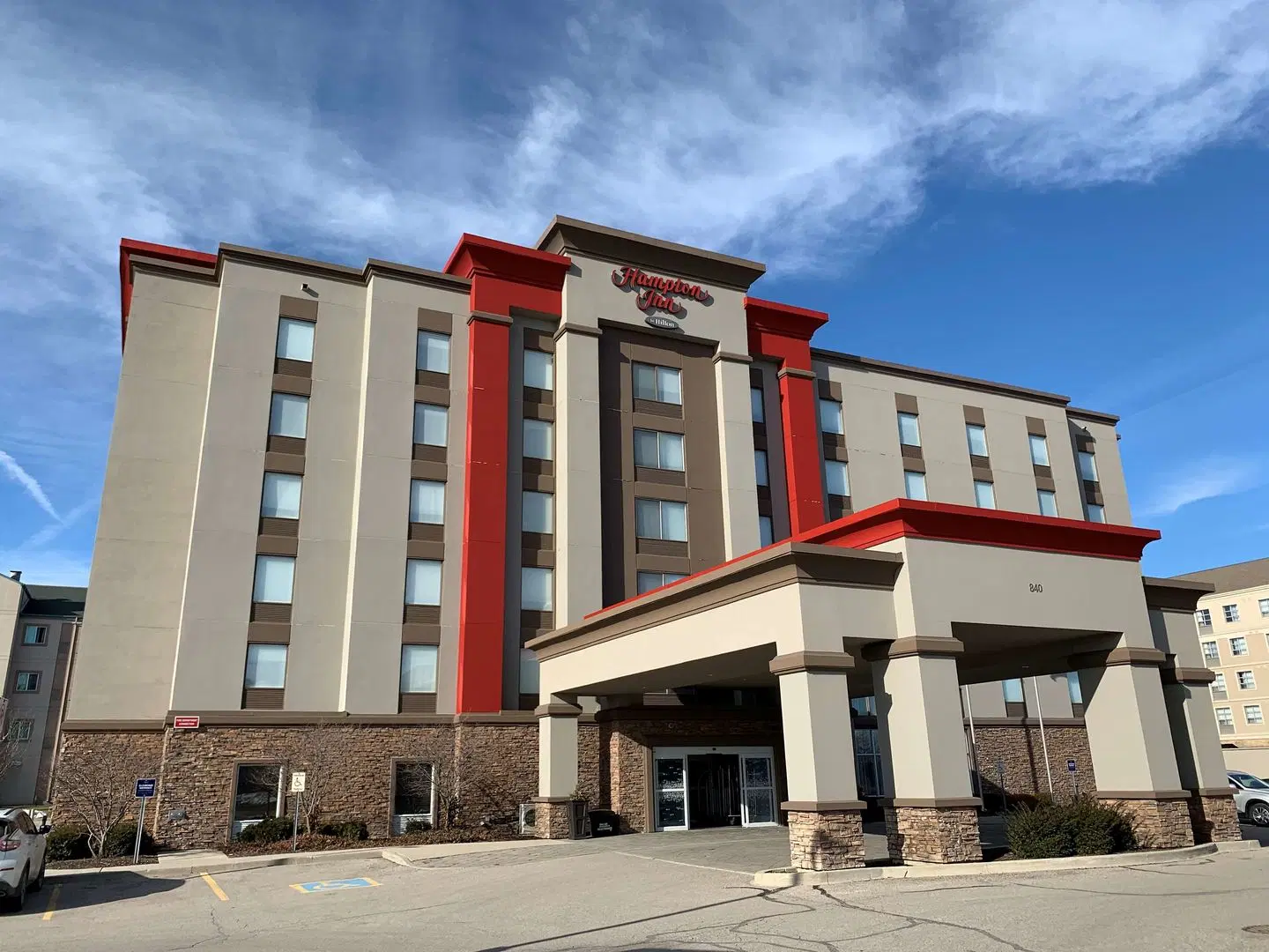 Hampton Inn by Hilton London EXTERIOR