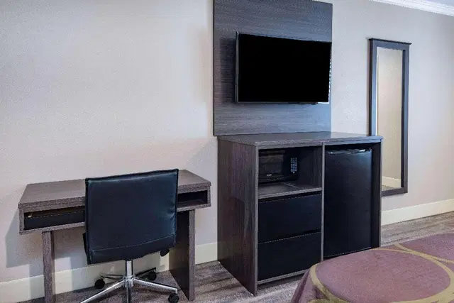 Super 8 by Wyndham North Hollywood ROOM_EXAMPLE