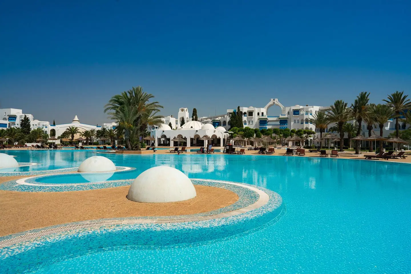 The Mirage Resort & Spa OUTDOOR_POOL