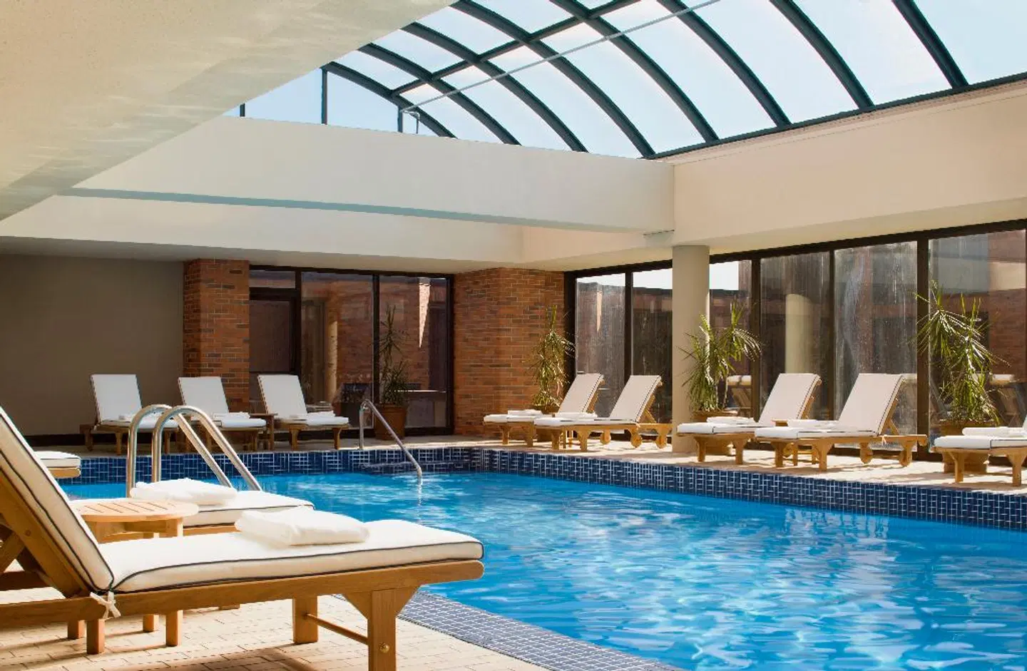 The Westin Toronto Airport Hallenbad