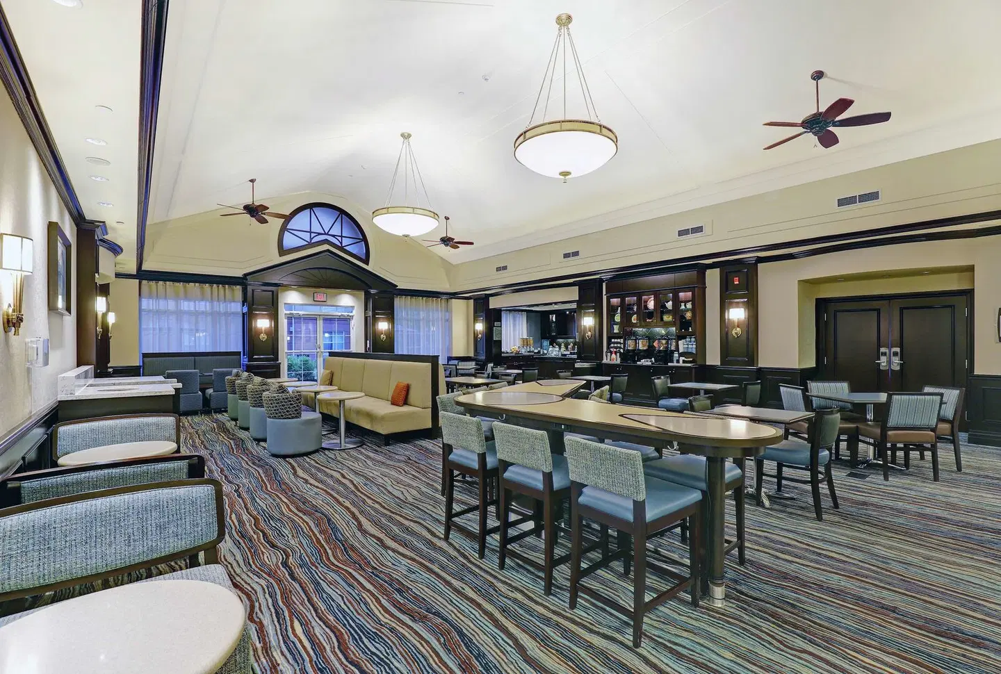 Homewood Suites by Hilton Cambridge-Waterloo, Ontario Bar