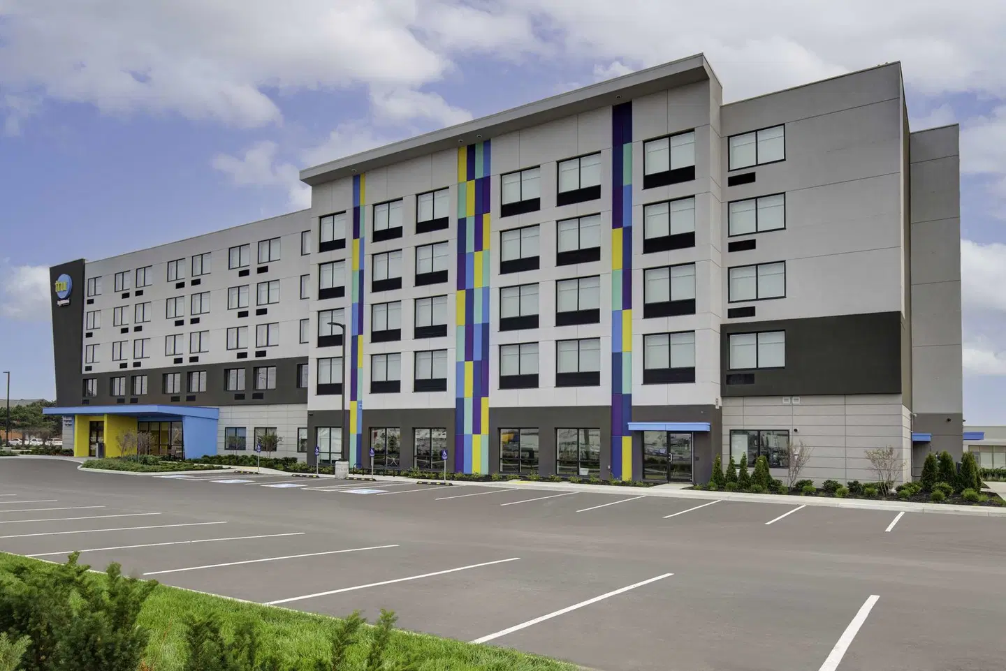 Tru By Hilton Toronto Airport West EXTERIOR