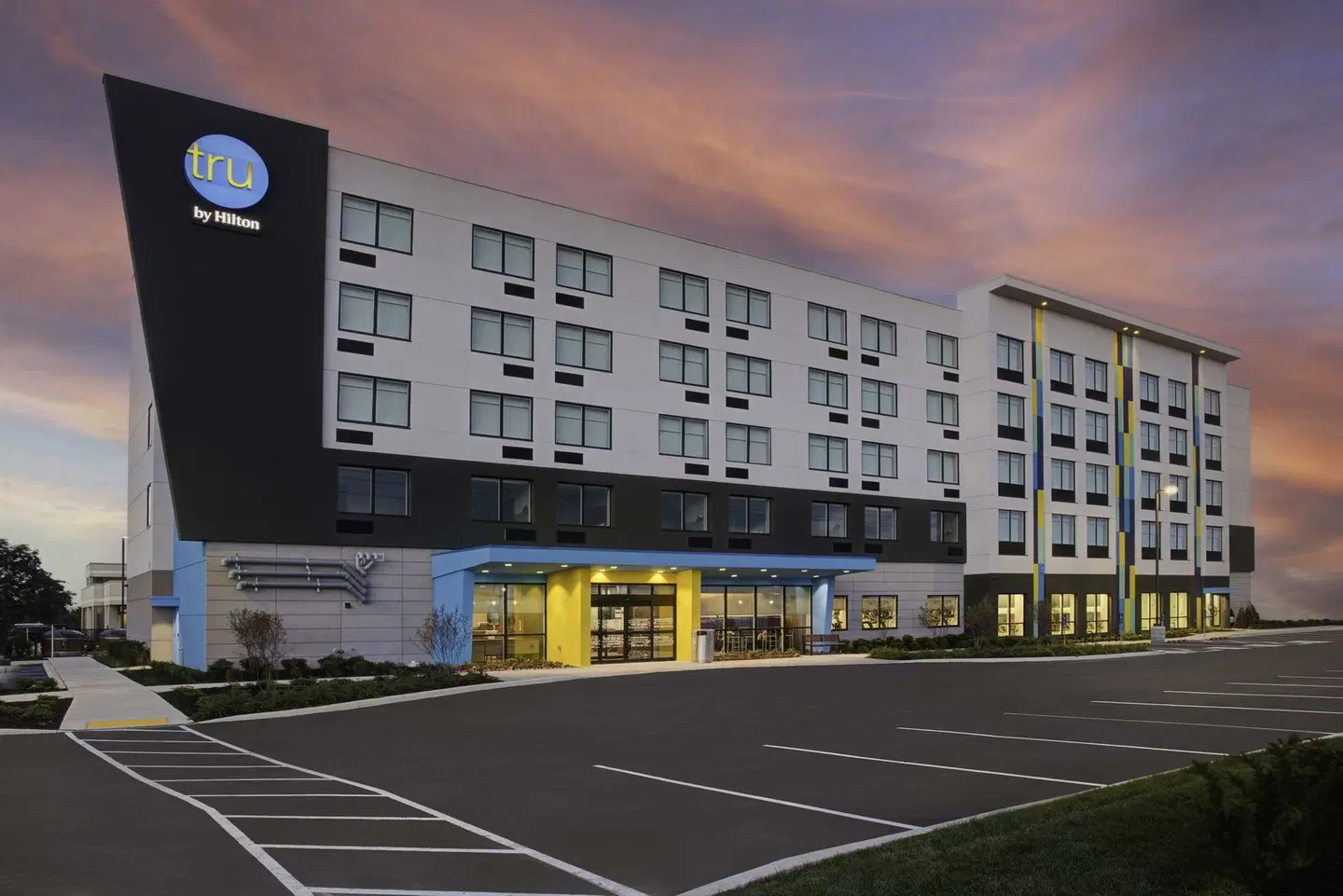 Tru By Hilton Toronto Airport West EXTERIOR