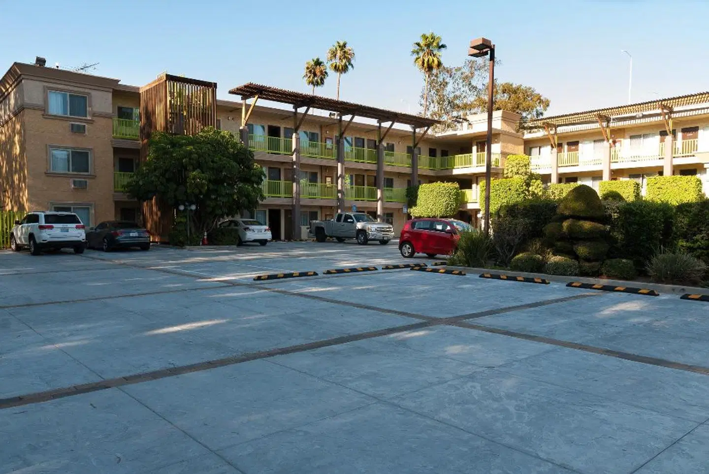 Best Western Plus Eagle Rock Inn EXTERIOR