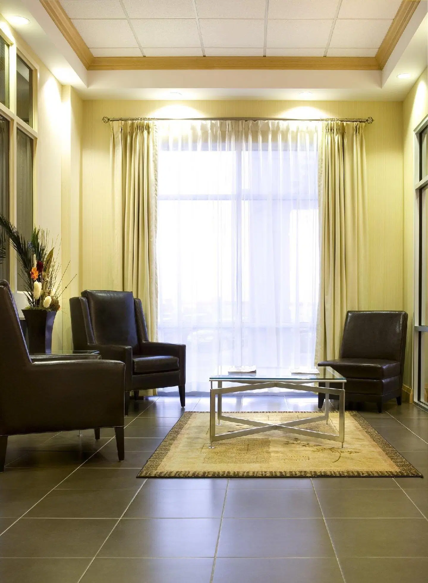 Cambridge Hotel and Conference Centre LOUNGE_LOBBY