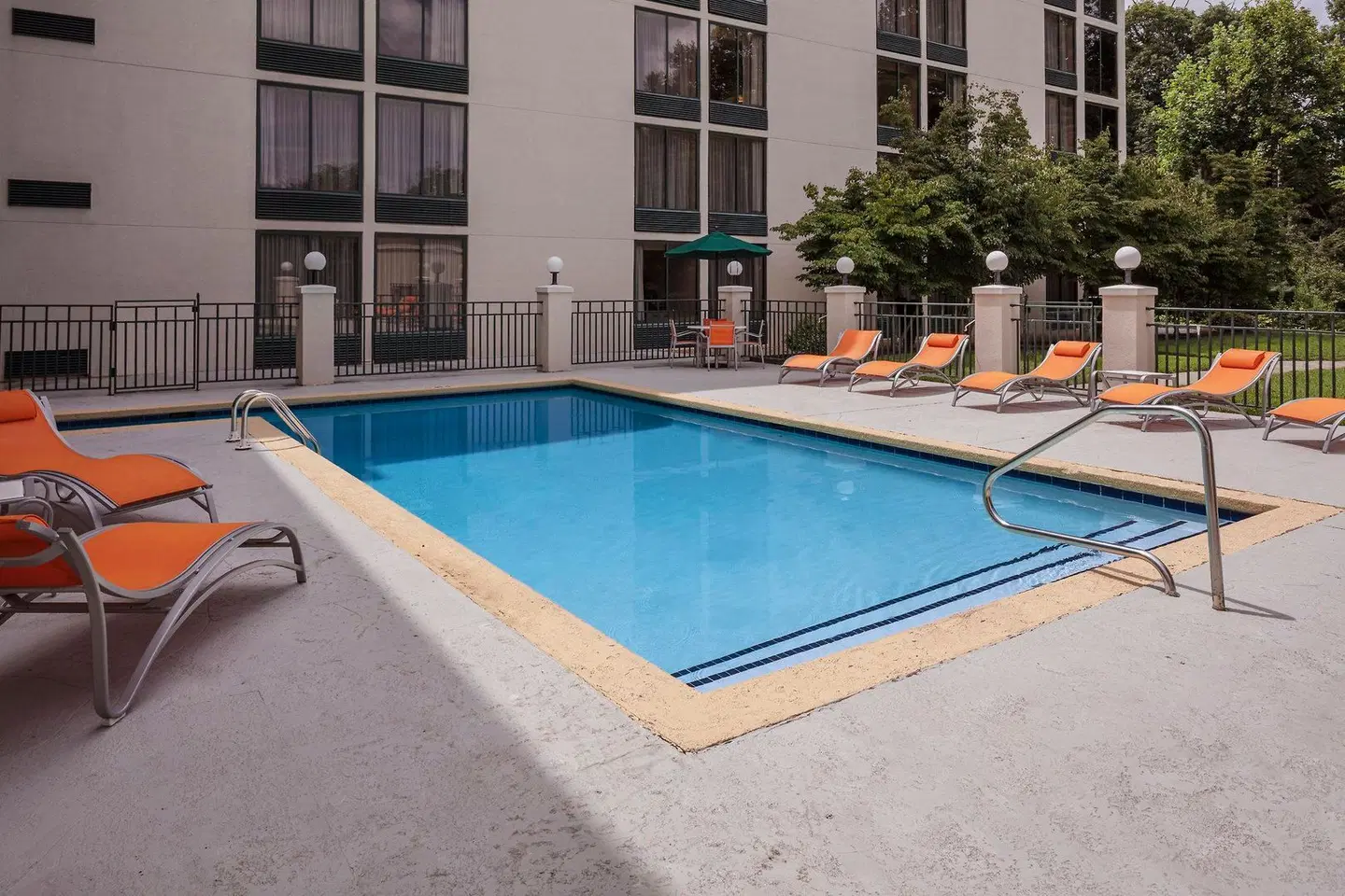 Holiday Inn Asheville - Biltmore West OUTDOOR_POOL