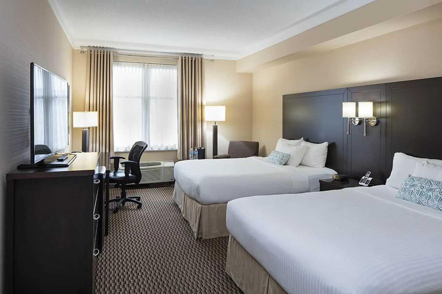 Delta Hotels by Marriott Guelph Conference Centre ROOM_EXAMPLE