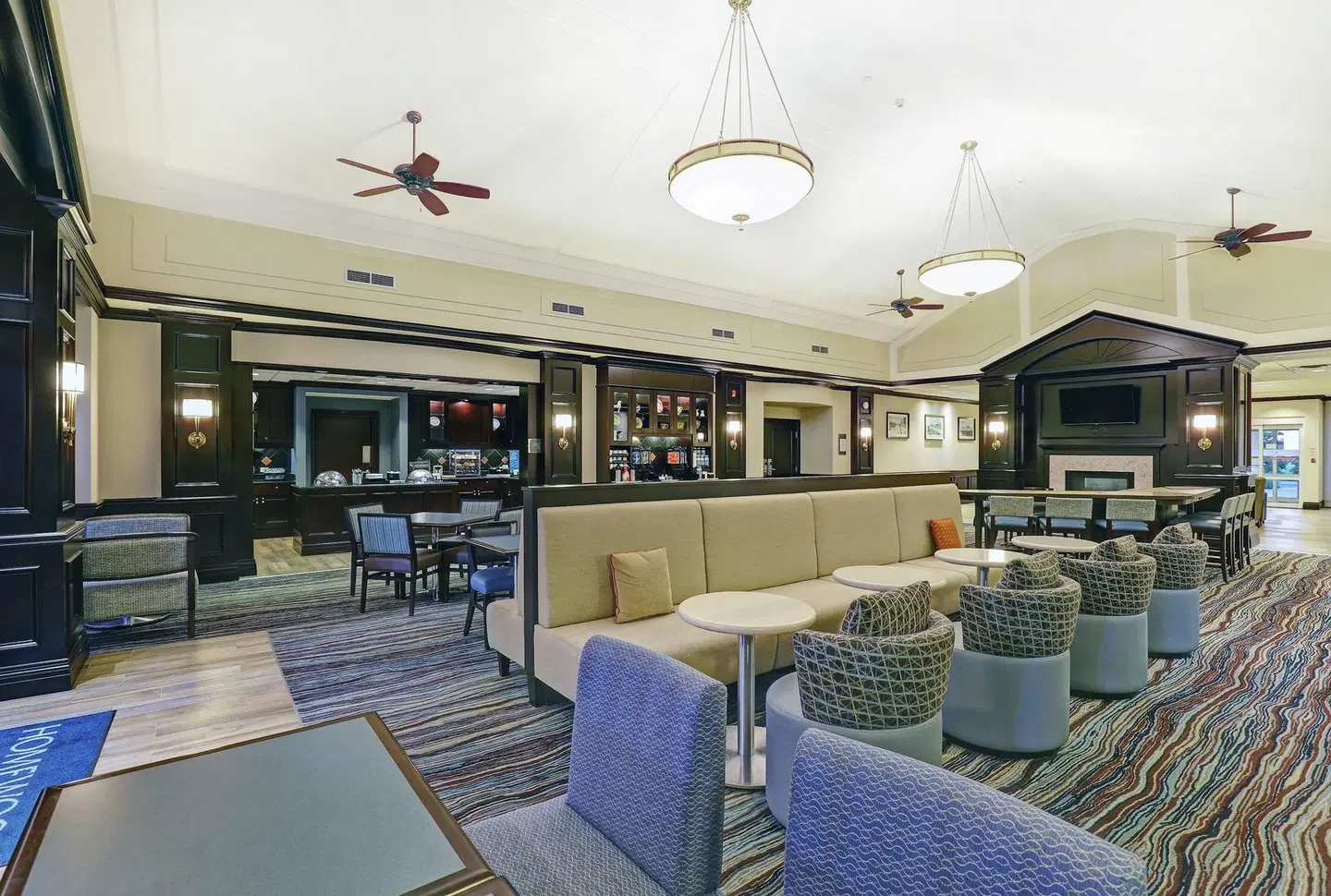 Homewood Suites by Hilton Cambridge-Waterloo, Ontario Bar