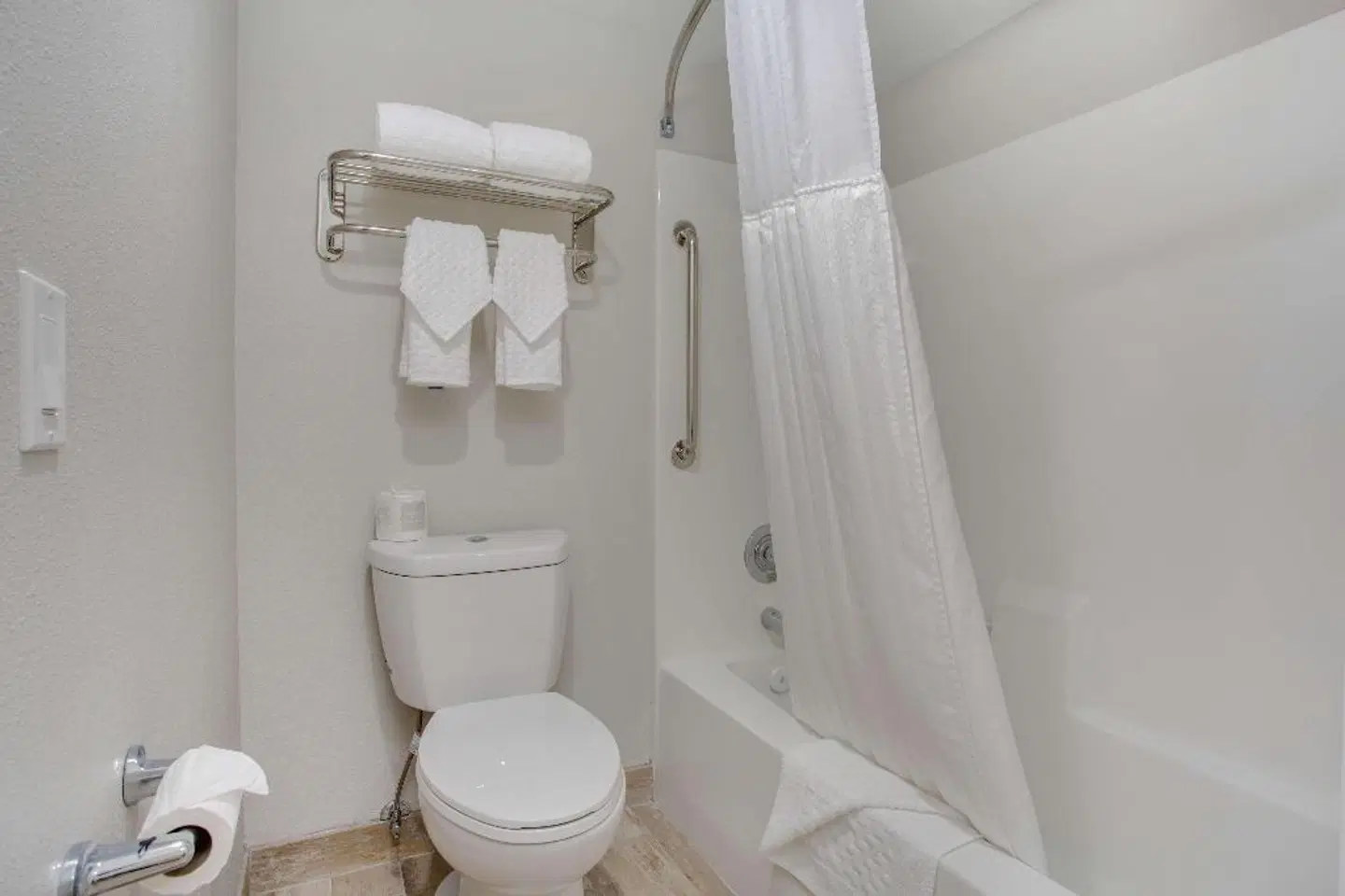 SureStay Plus Hotel by Best Western Chula Vista West Badezimmer