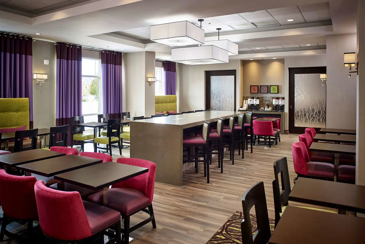 Hampton Inn by Hilton Timmins Bar