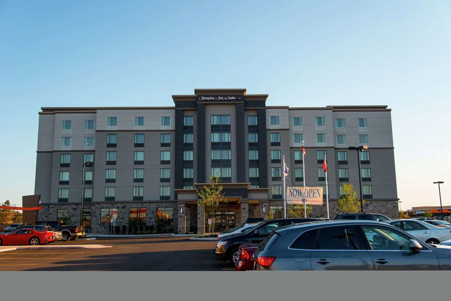Hampton Inn & Suites by Hilton Bolton EXTERIOR