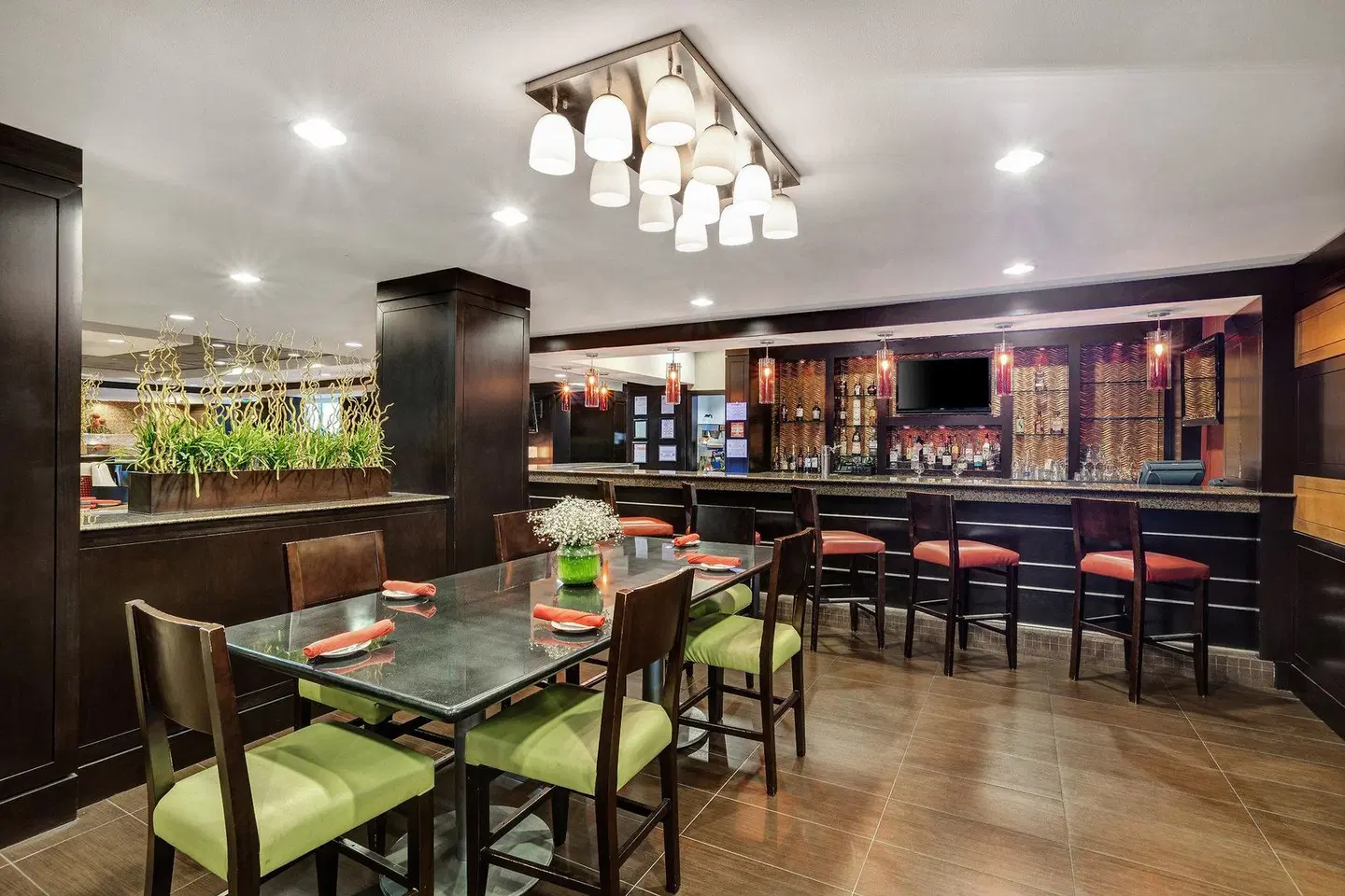 Crowne Plaza Houston Galleria Area by IHG Bar