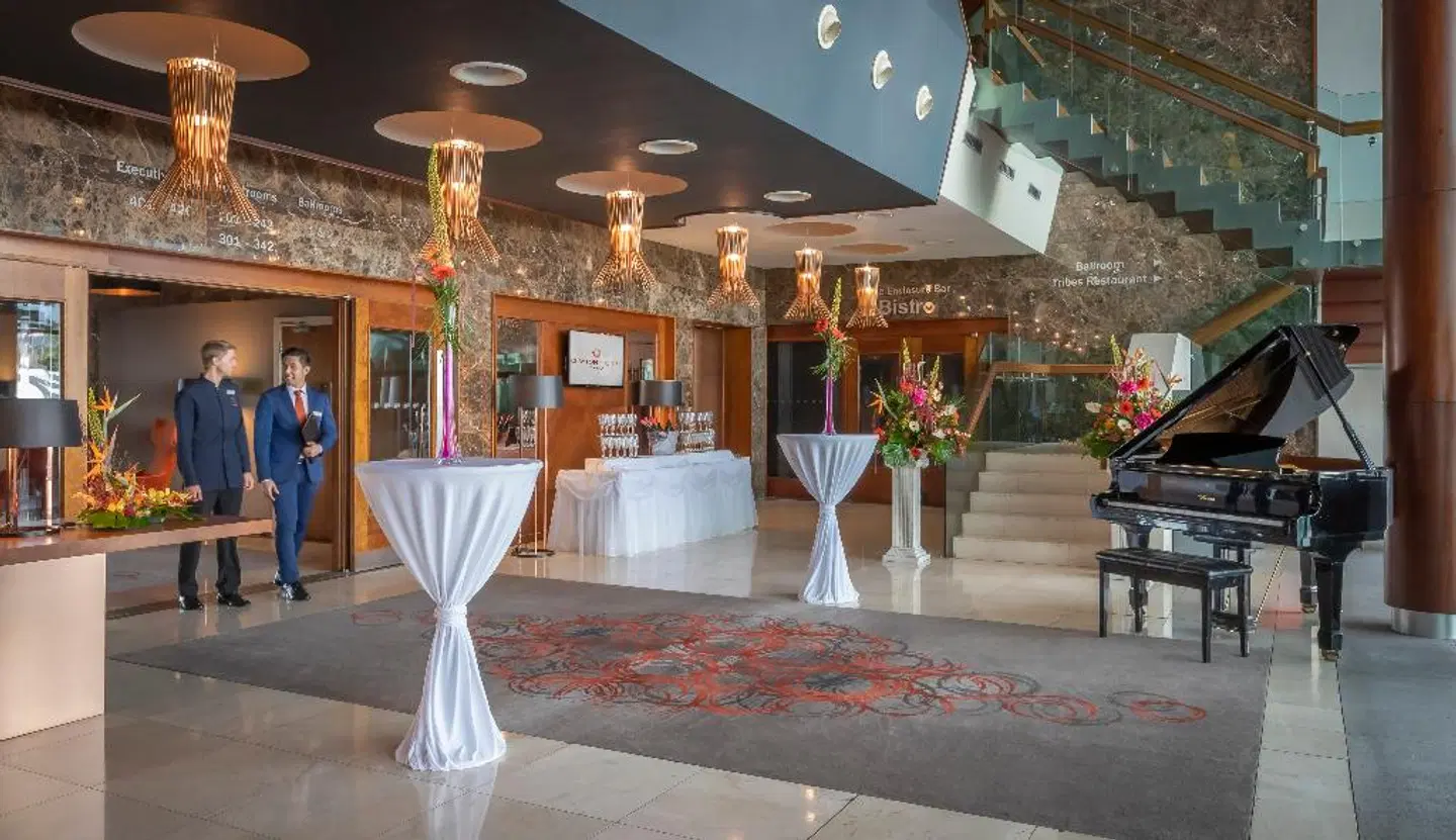 Clayton LOUNGE_LOBBY