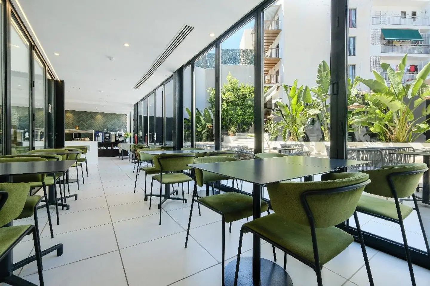 azuLine M Hotel Bar