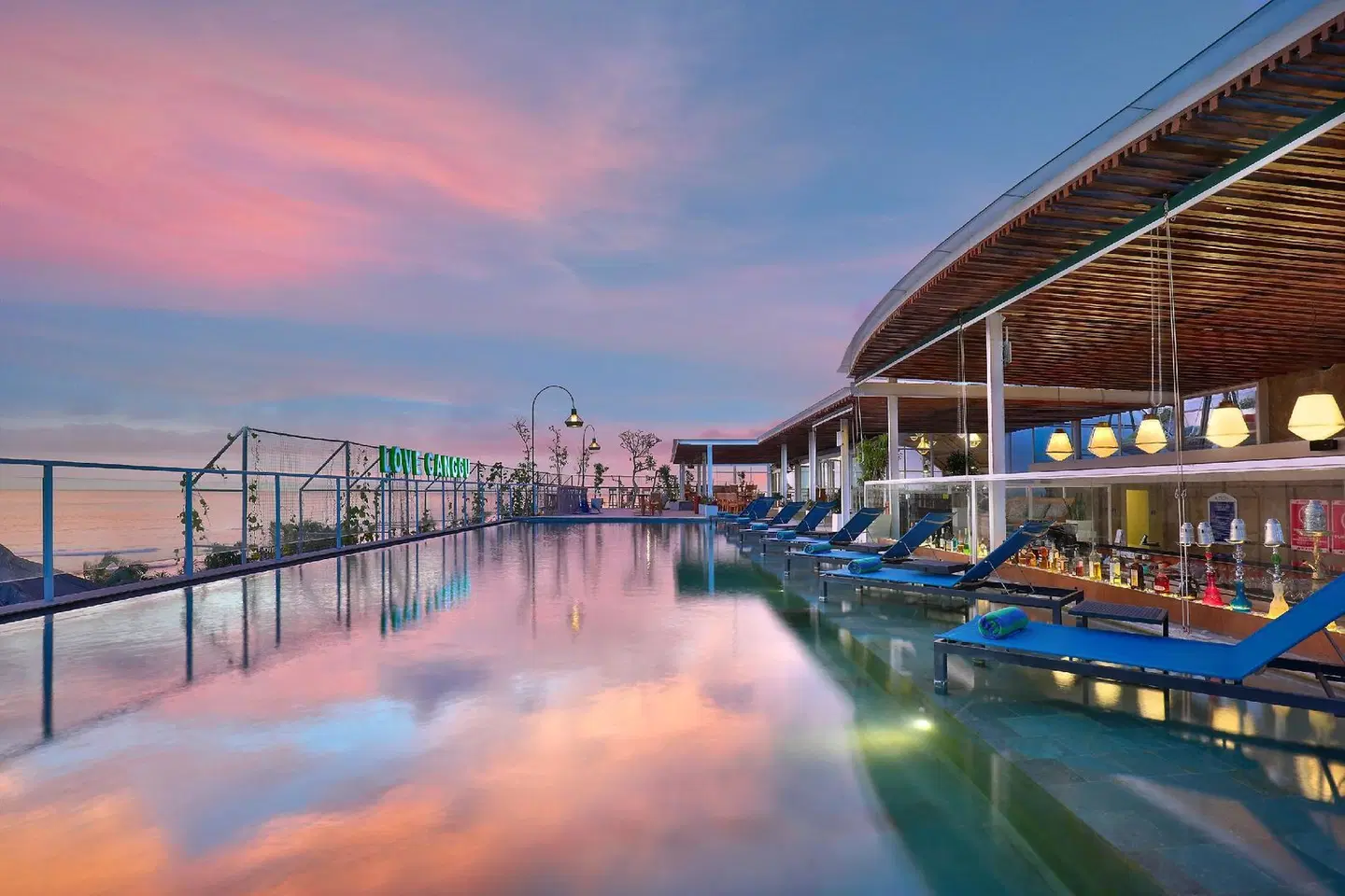 Aston Canggu Beach Resort OUTDOOR_POOL