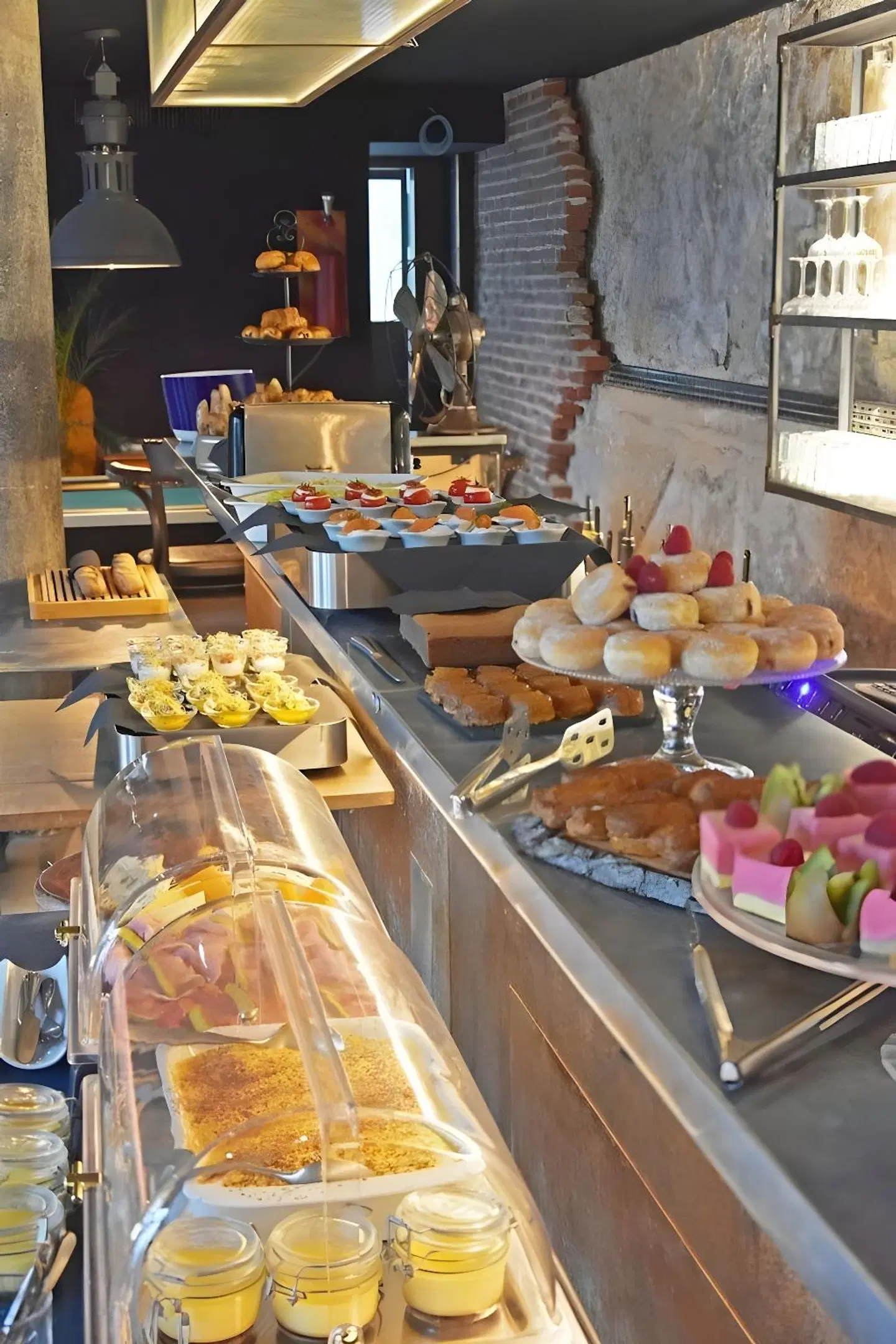 Kube Hotel Restaurant