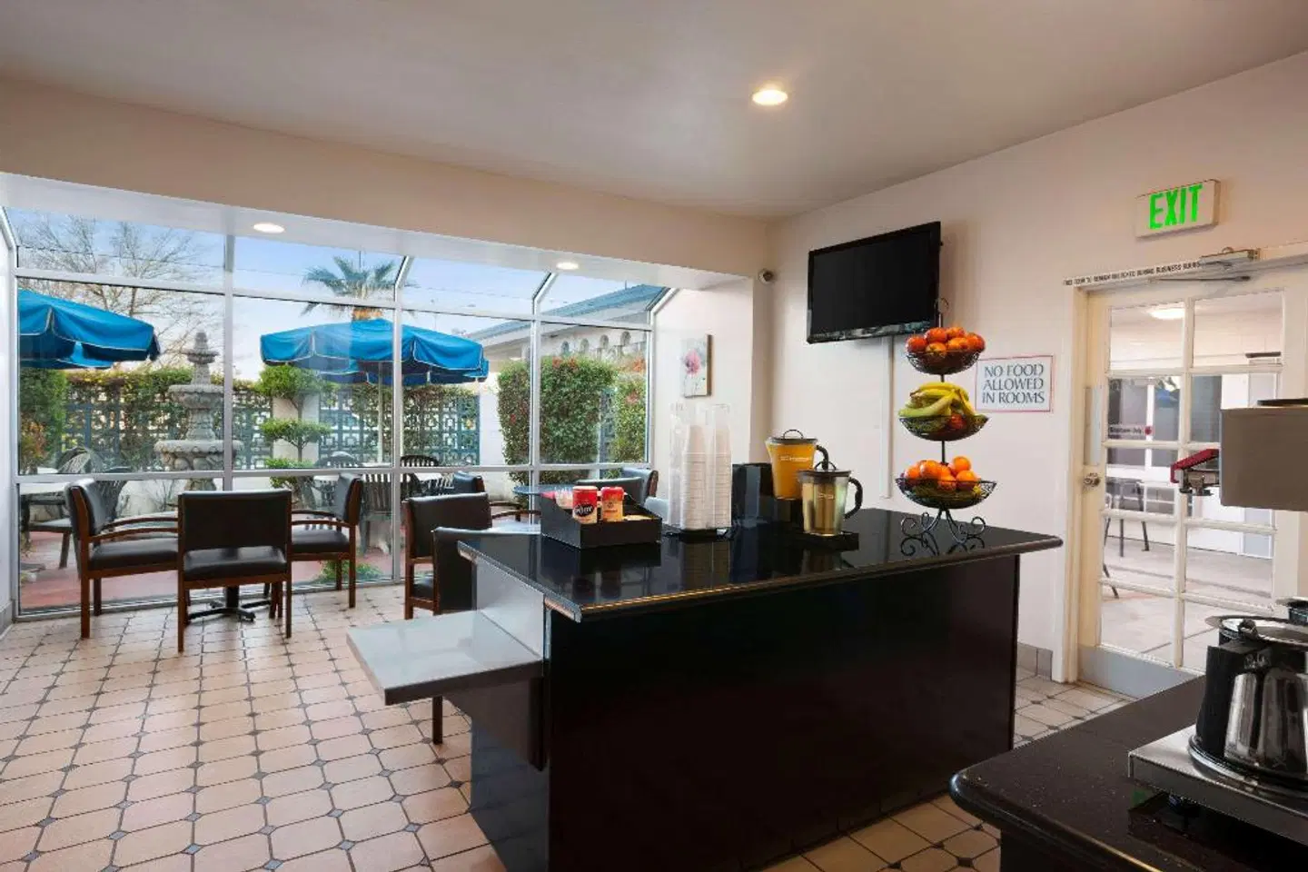Travelodge by Wyndham Bakersfield Bar