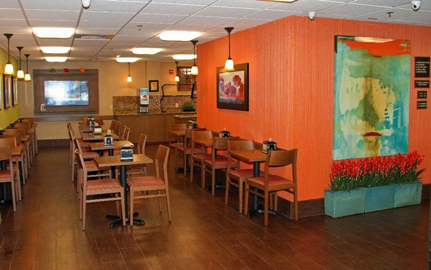 Best Western PLUS Universal Inn Bar